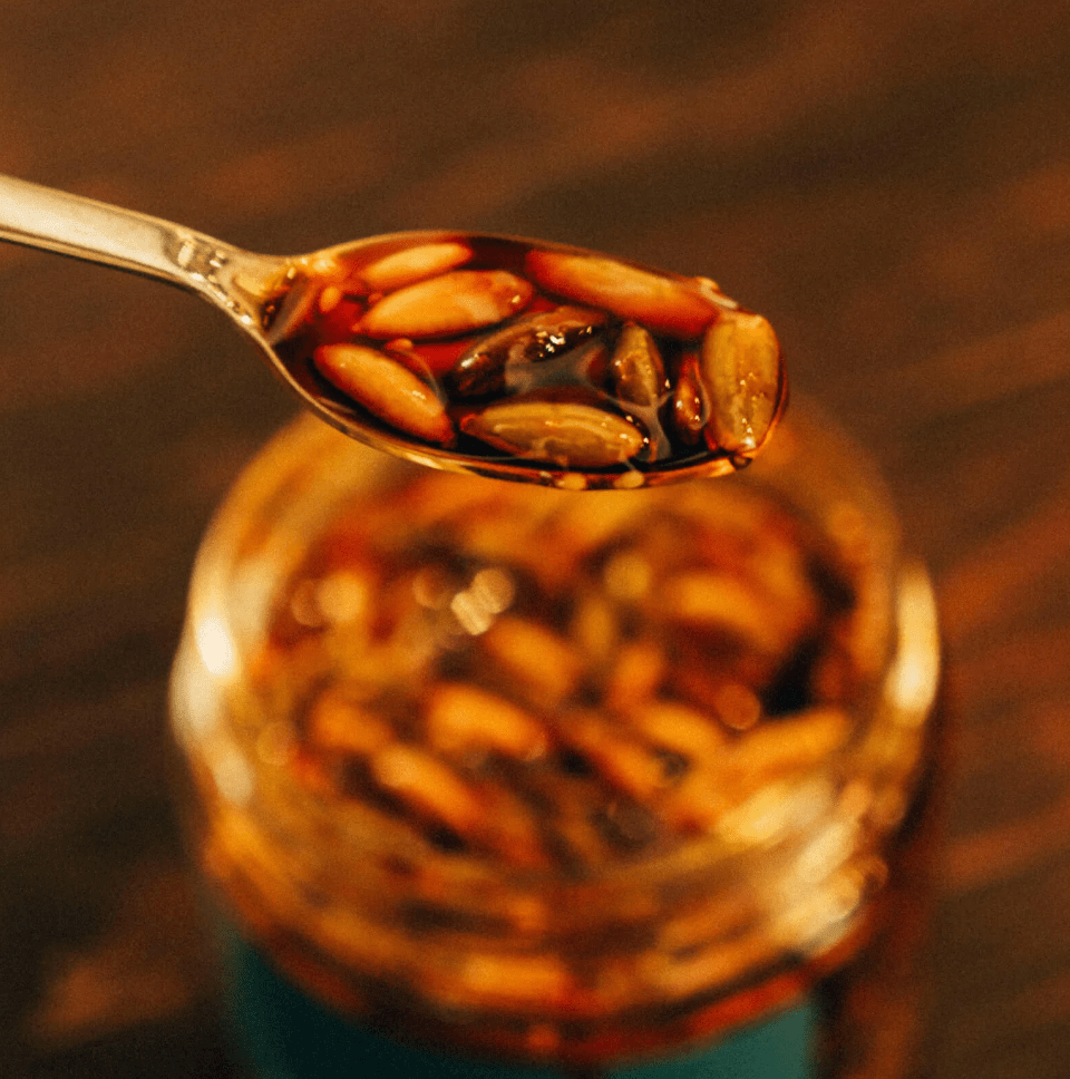 DILMUN Salsa Macha con miel 300g Sobre Mesa