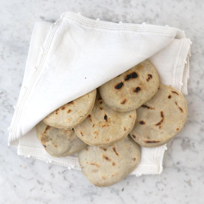 DILMUN Tlacoyos de alberjón y frijol 8 piezas Triple V