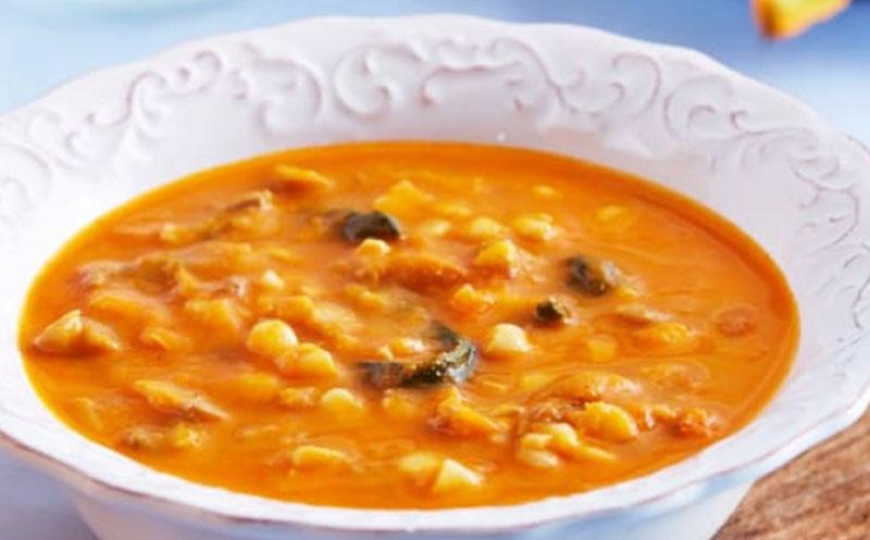 Sopa de flor de calabaza con champiñones