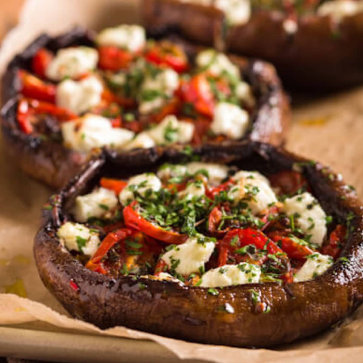 Portobello relleno de queso de cabra y jitomate rostizado