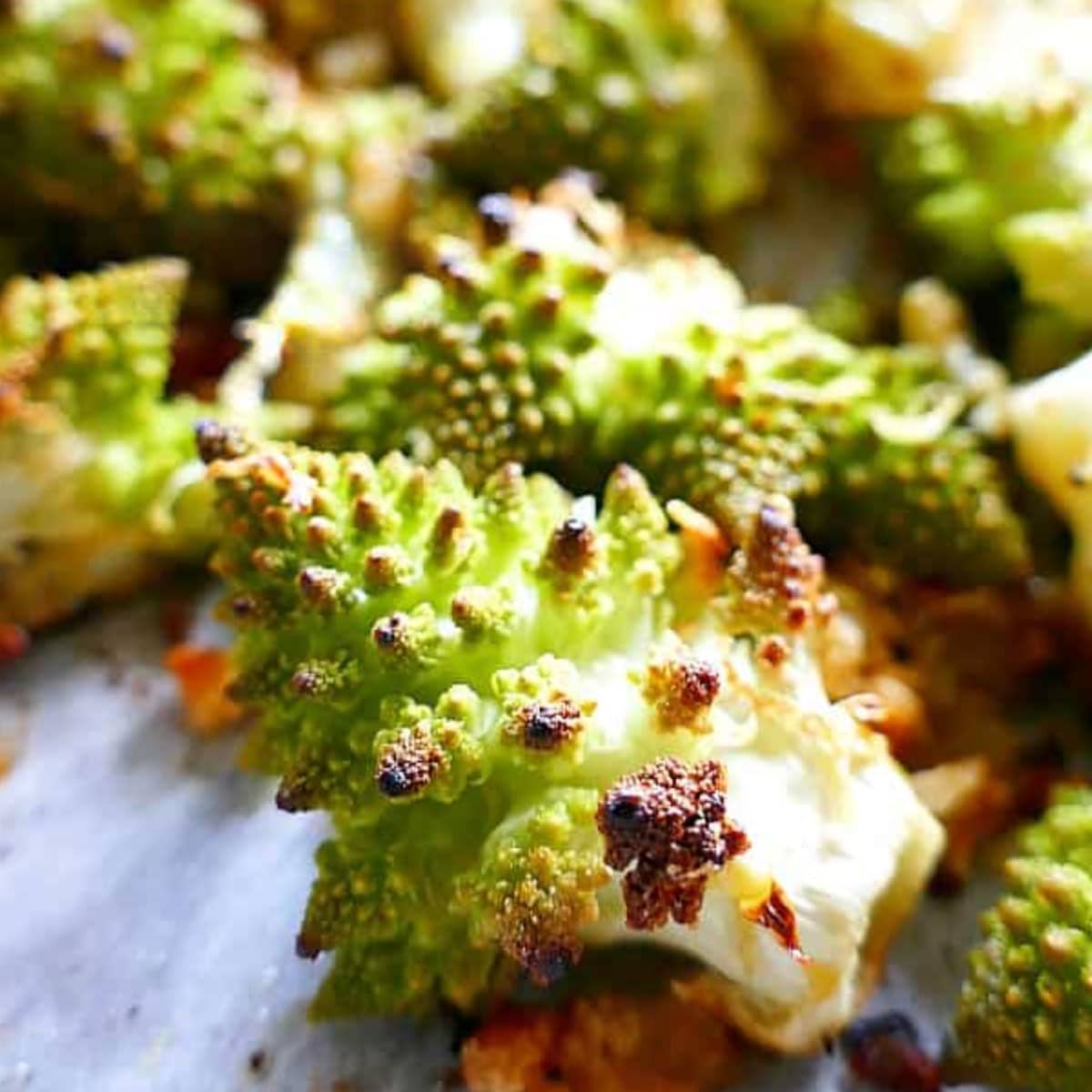 Romanesco rostizado con limón y ajo