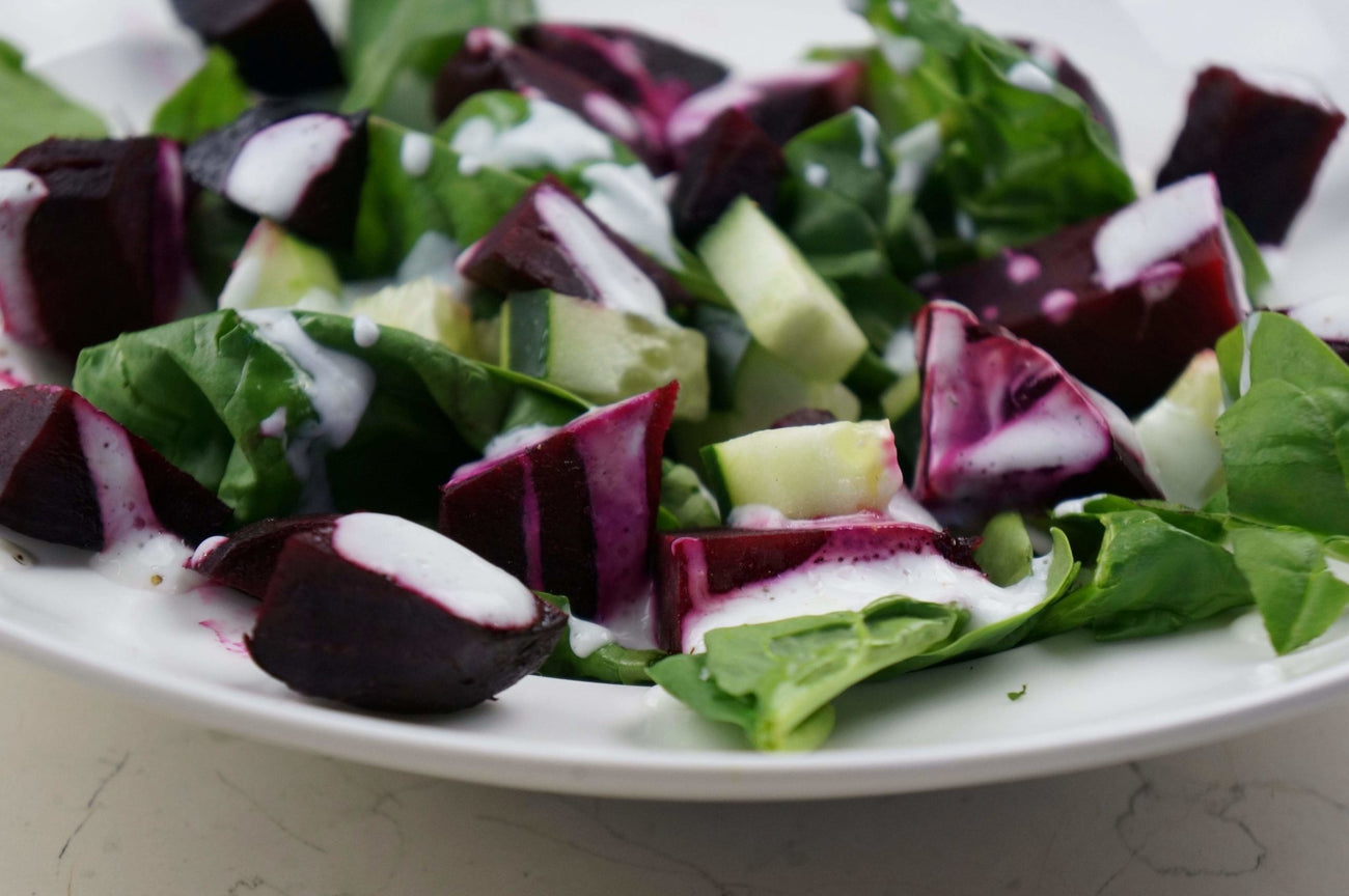 Ensalada de betabel al grill y aderezo de jocoque