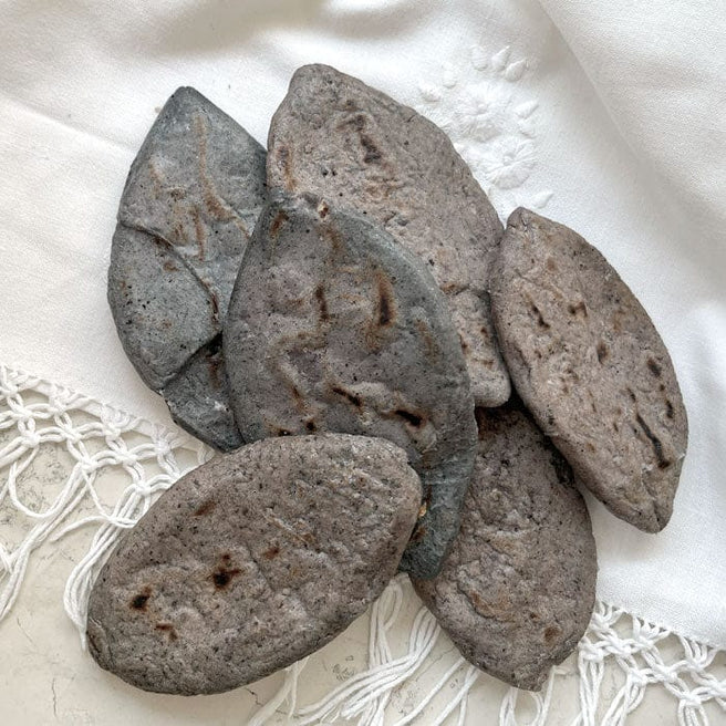 DILMUN Tlacoyos de requesón y maíz azul hechos a mano 6 pieas Ecosentli