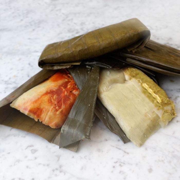 DILMUN Tamales oaxaqueños de pollo, 2 en salsa verde y 2 en salsa roja 500 g Triple V